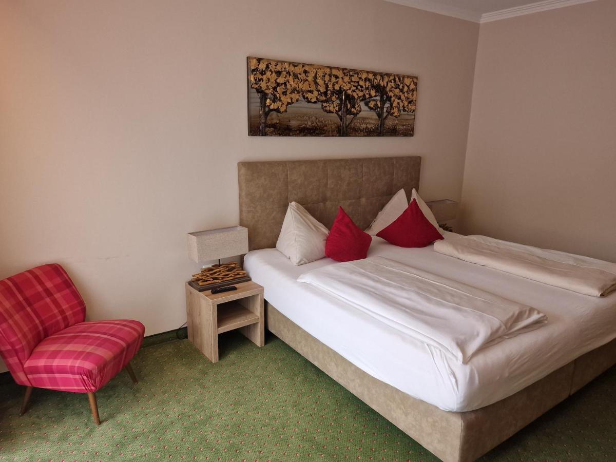 Kolmhof Hotel Бад Клайнкирххайм Екстериор снимка