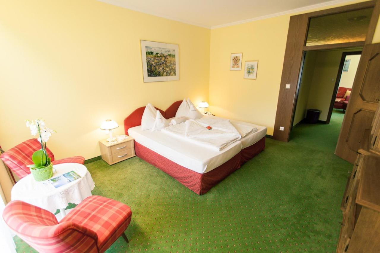 Kolmhof Hotel Бад Клайнкирххайм Екстериор снимка
