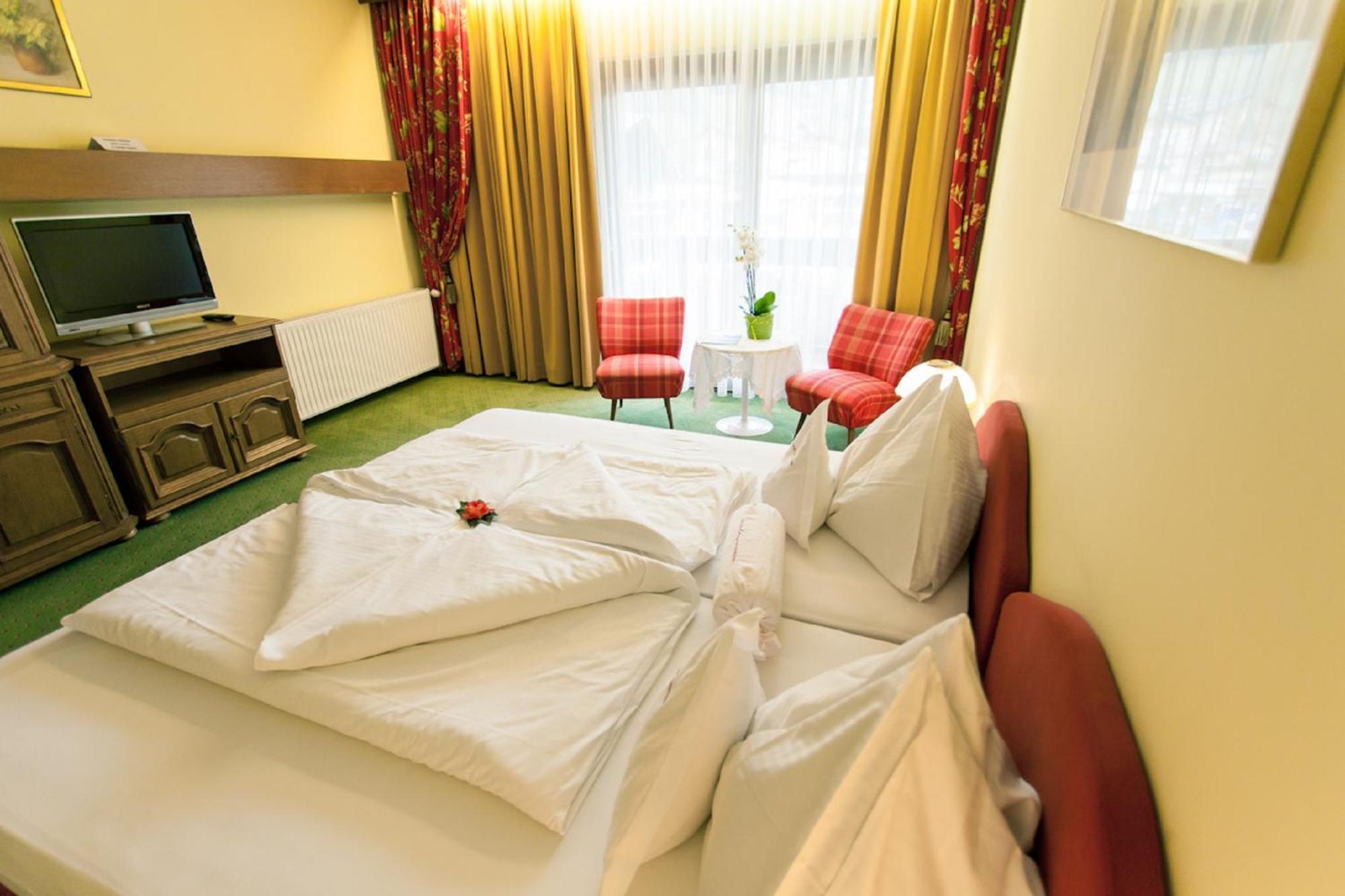 Kolmhof Hotel Бад Клайнкирххайм Екстериор снимка