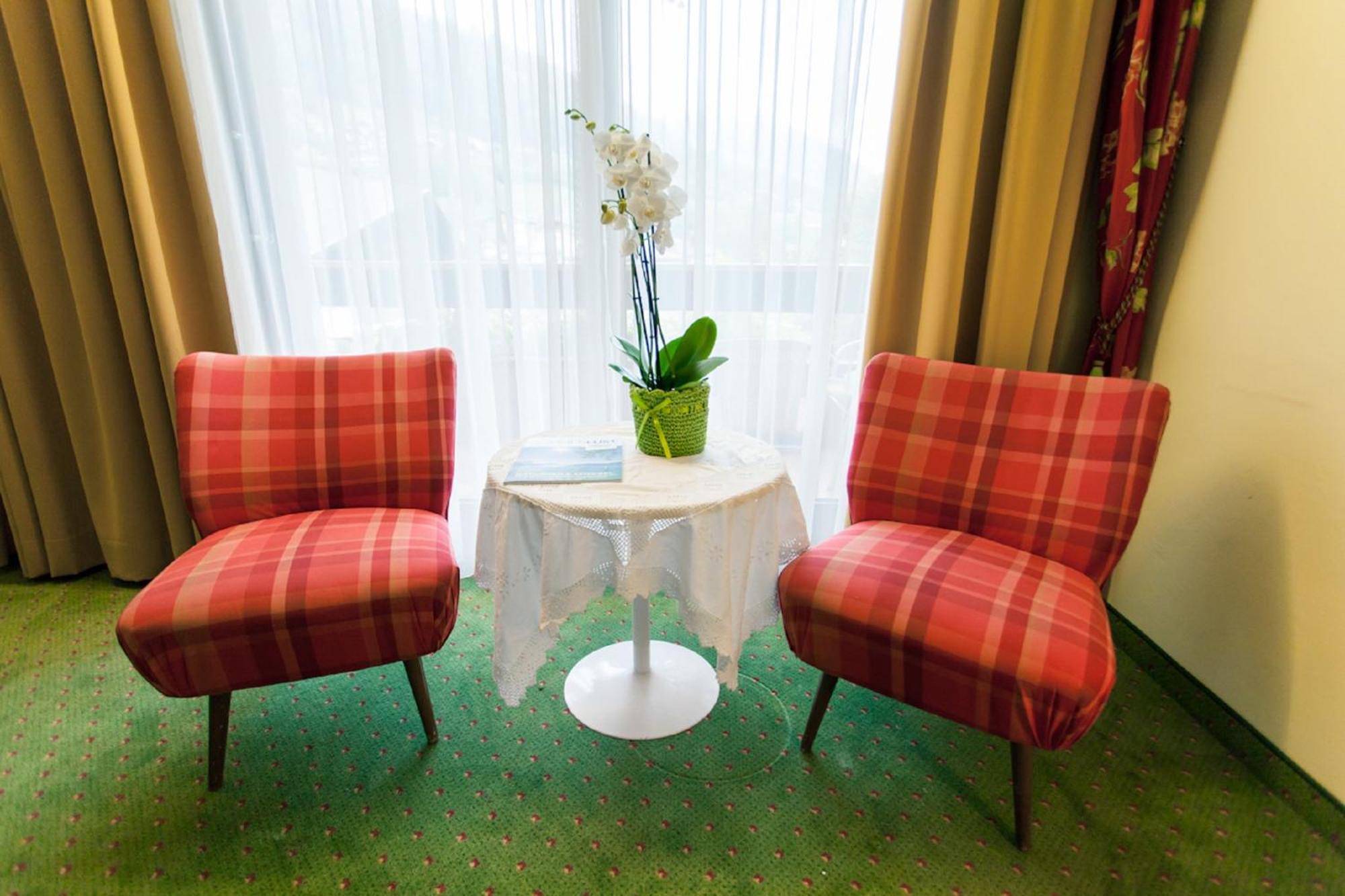 Kolmhof Hotel Бад Клайнкирххайм Екстериор снимка