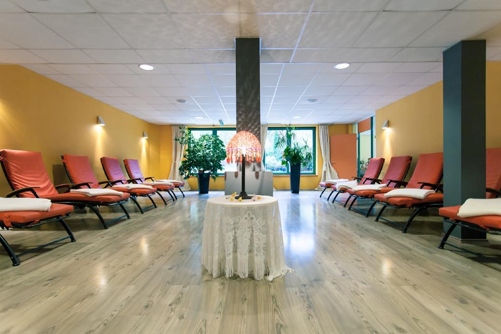 Kolmhof Hotel Бад Клайнкирххайм Екстериор снимка