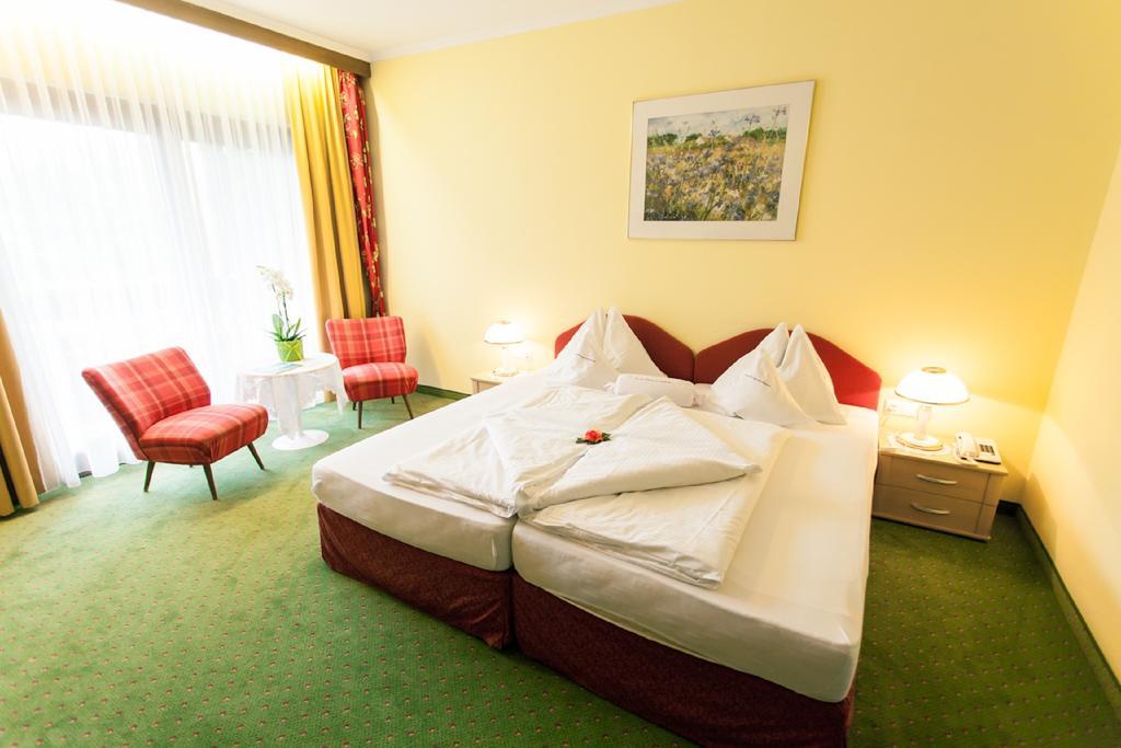 Kolmhof Hotel Бад Клайнкирххайм Стая снимка