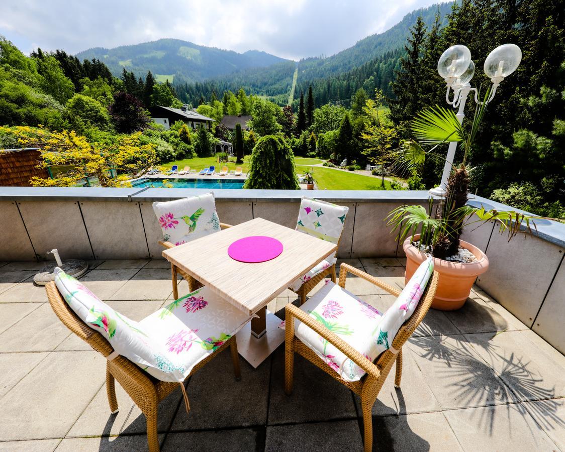 Kolmhof Hotel Бад Клайнкирххайм Екстериор снимка